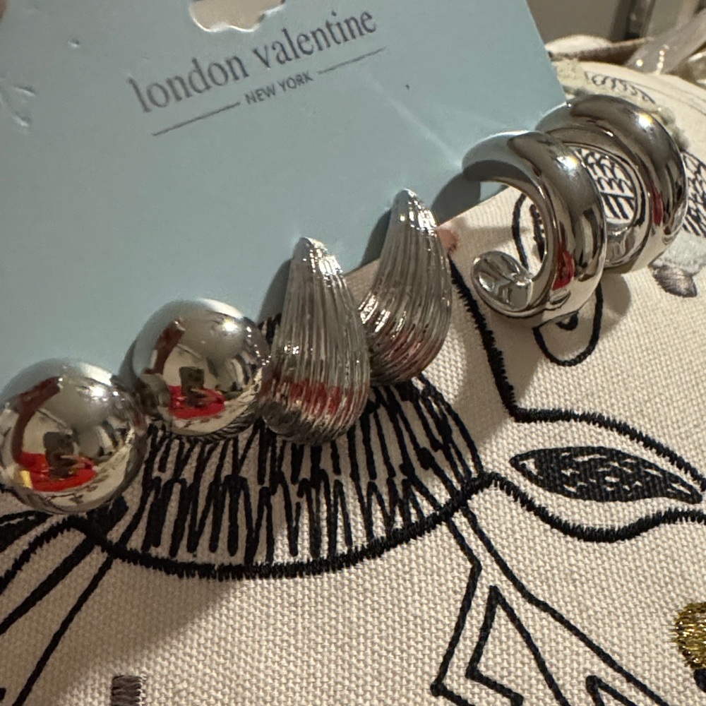 🌸Final price🌸 London Valentine Silver Hoop Earrings Set